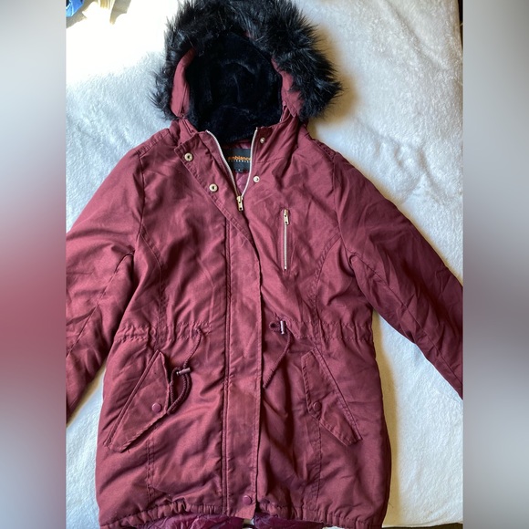 Women’s Hooded Down Coat with zipper, Drawstring Waist and Fur Hood Trim🍇🧥 - Picture 3 of 7